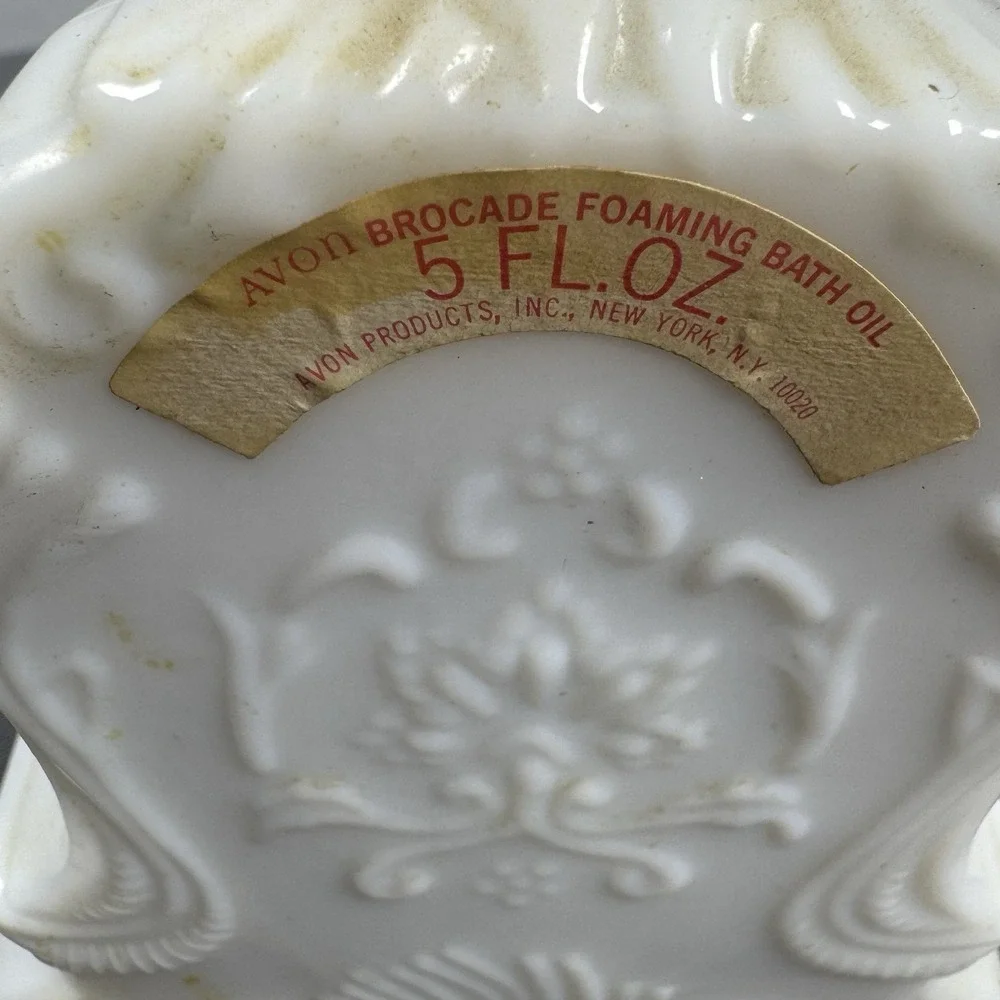 Vintage AVON Brocade White Milk Glass Mantel Clock Foaming‎ Bath Oil 5 oz